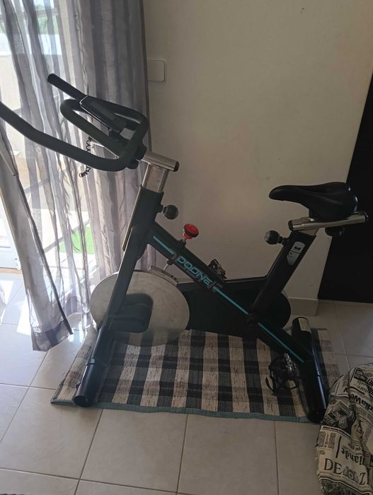 Bicicleta spinning em bom estado