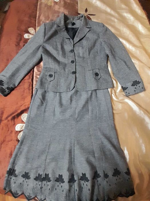 Garnitur damski ze spódnicą