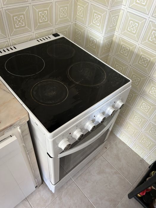 Recheio de casa em excelente estado