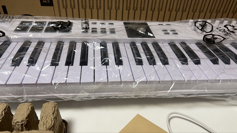 Міді клавіатура Arturia KeyLab Essential 61 Mark 3