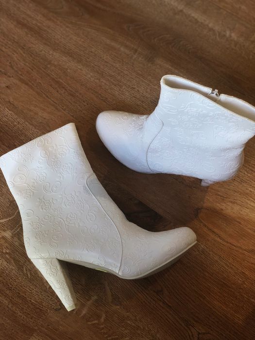 Buty 39 zimowe biały