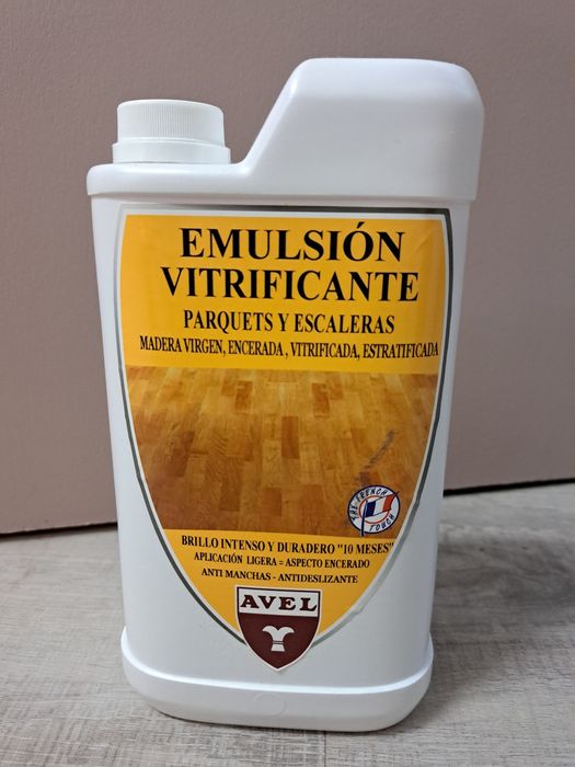 Verniz vitrificante para madeira ou corticite