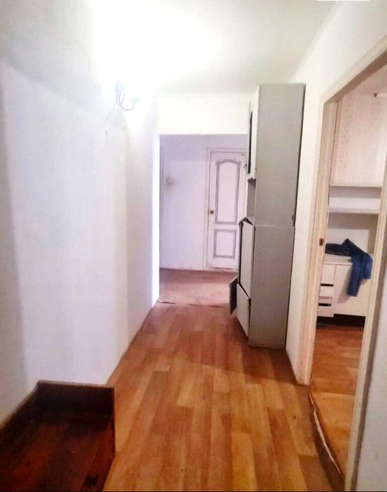 3-к. кв-ра 70 кв.м. в цегляному будинку, Сахарова. Газ. Держ. програми