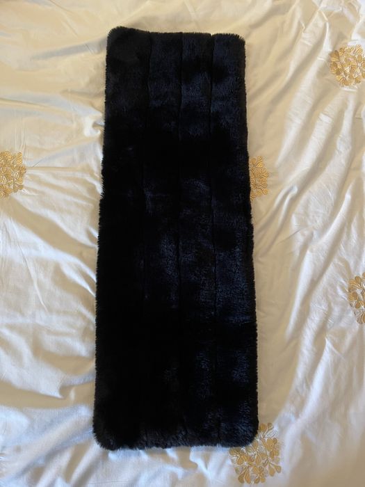 Gola em pêlo preto da Zara