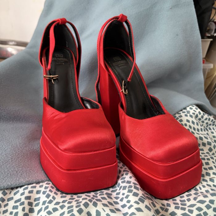 Czerwone wysokie buty na platformie