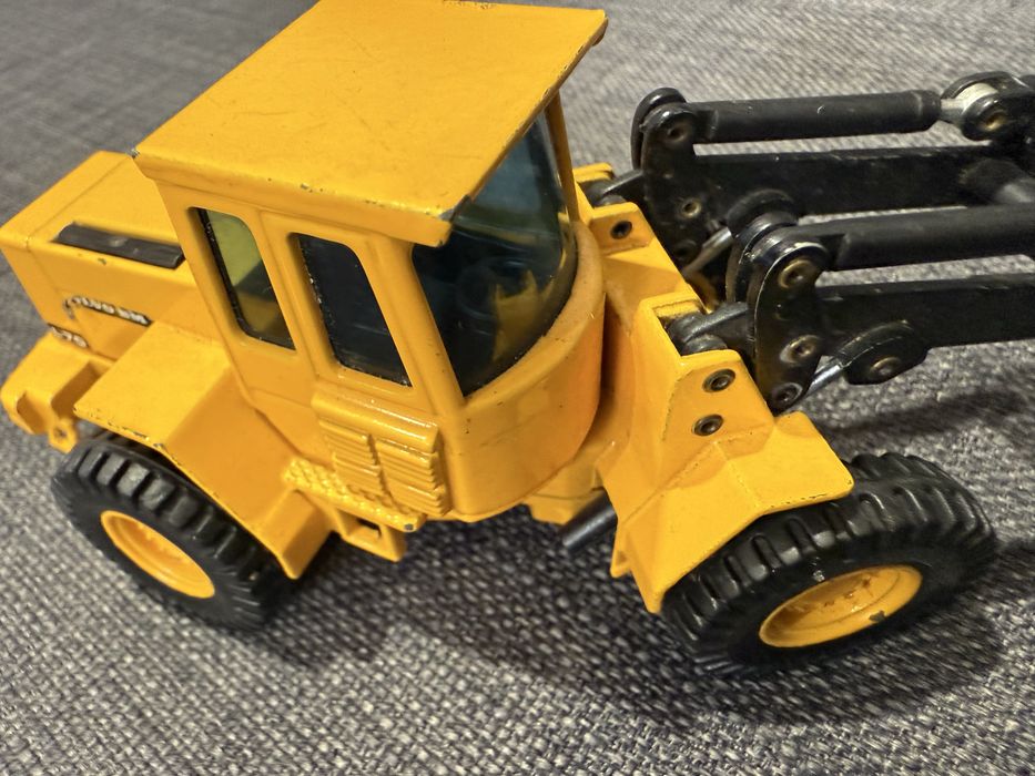 Brinquedos atrelado de trator BULL toys e escavadora JOAL