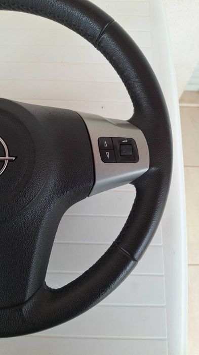 Vendo volante do opel corsa D/astra H impecável
