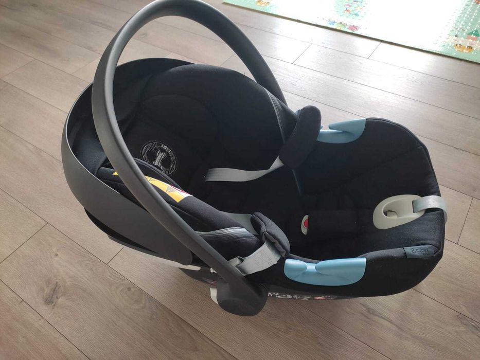 Fotelik samochodowy Nosidełko Cybex Aston M z bazą
