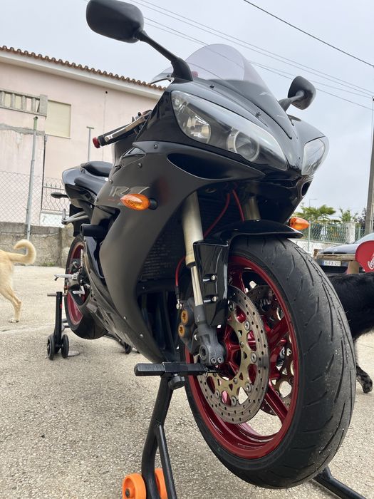 Vendo yamaha r1 de 2006 Raven edition