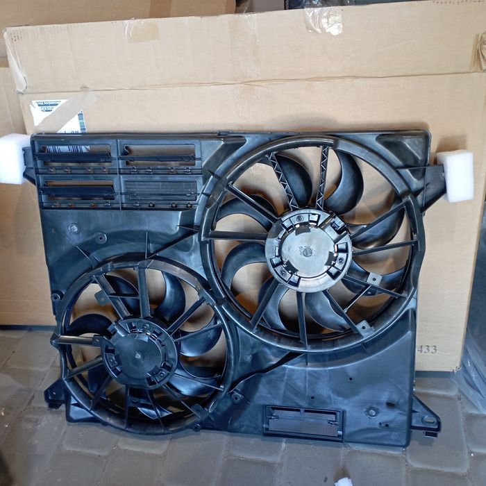 Диффузор з вентиляторами Ford Edge 15-23