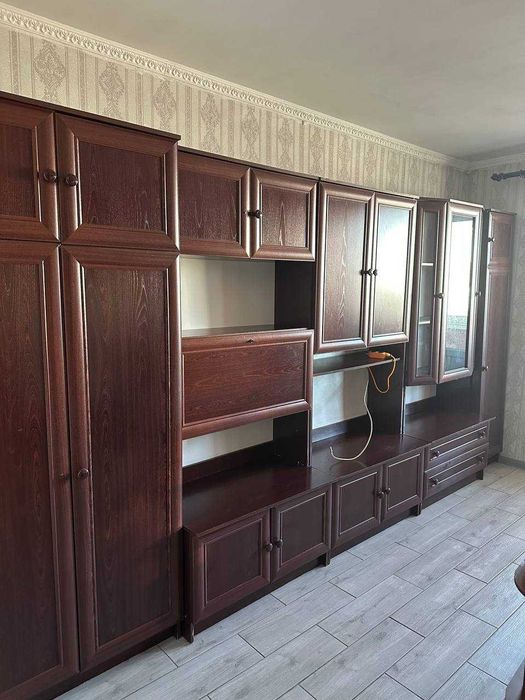 Стенка в гостиную / большой шкаф-комплект (4 м) – хорошее состояние