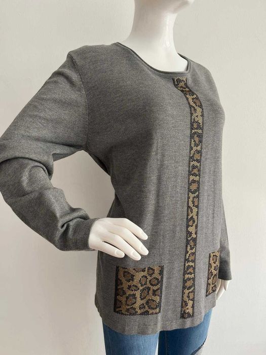 Sweterek damski szary.