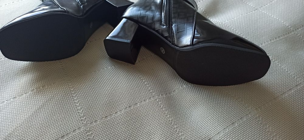 Botki nowe czarne 39