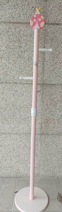 Cabides de roupa para menino e menina