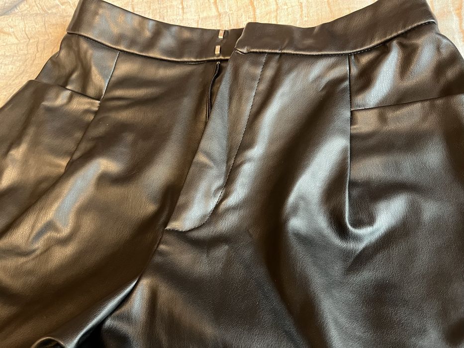 Шорти жіночі з еко-шкіри Zara розмір S