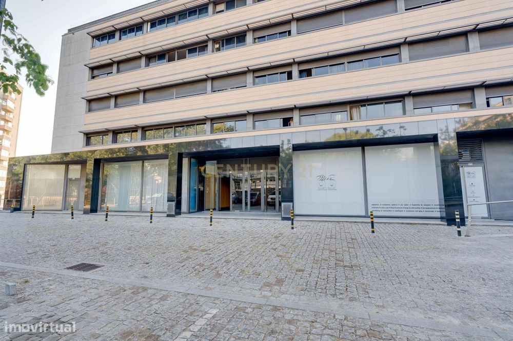 T4 com elegância e centralidade: O Seu Próximo Lar em Vila Nova de Gai