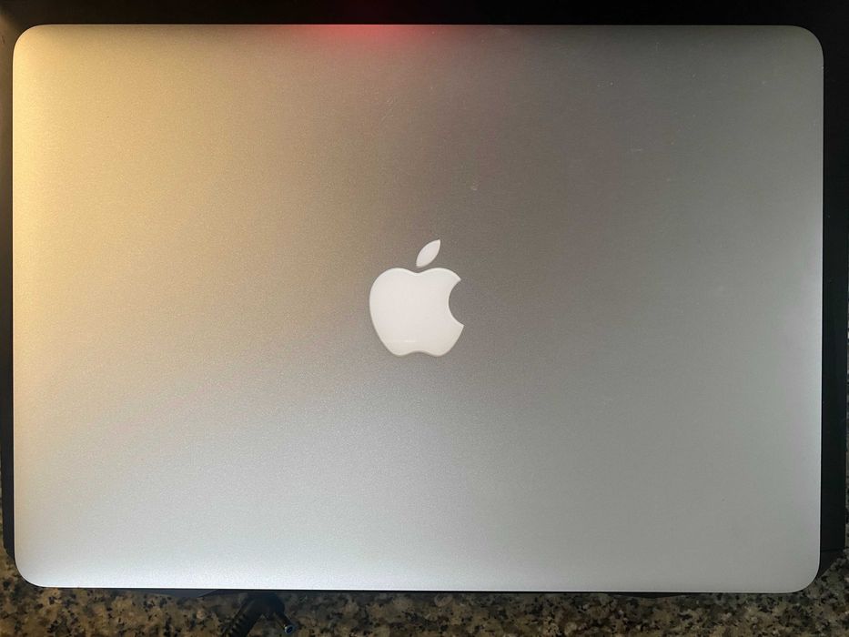 MacBook Air 13.3 /1.8 GHz/8GB DDR3/128 GB - model A1466