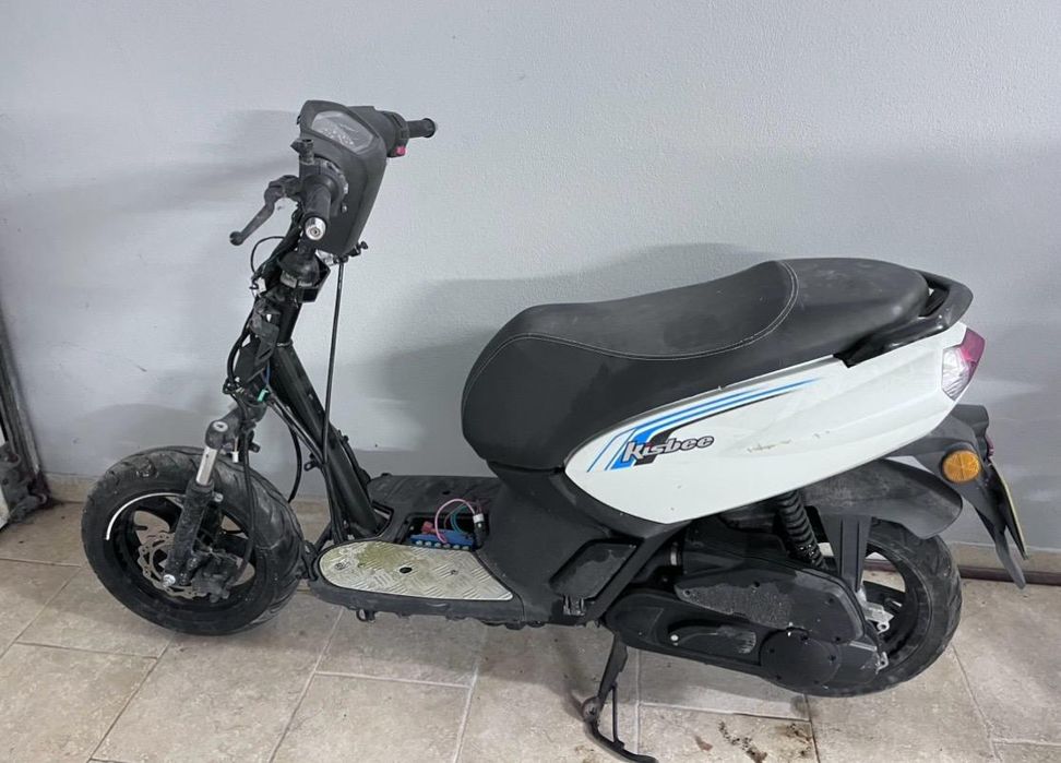 Peugeot Kisbee Acidentada