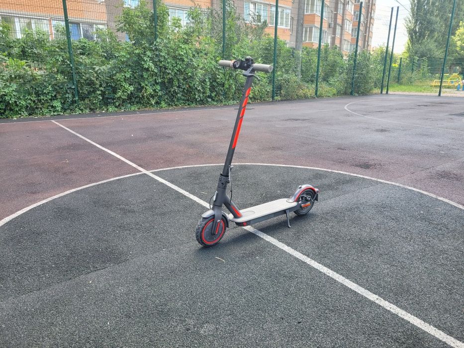 Продам самокат Xiaomi Mi Electric Scooter 1S