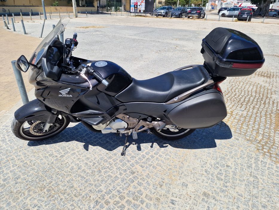 Honda nt700 em bom estado