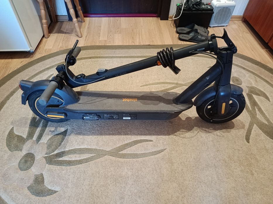 Электро самокат ninebot