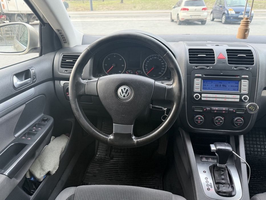 VW Гольф 5 Автомат 2л
