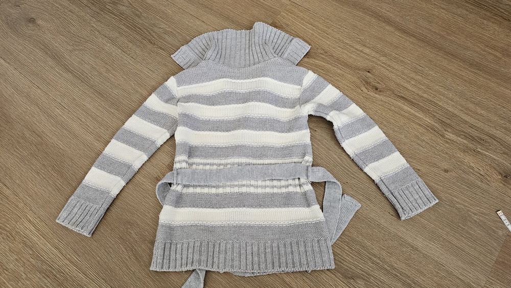 Sweterek dziewczęcy rozpinany 116/122