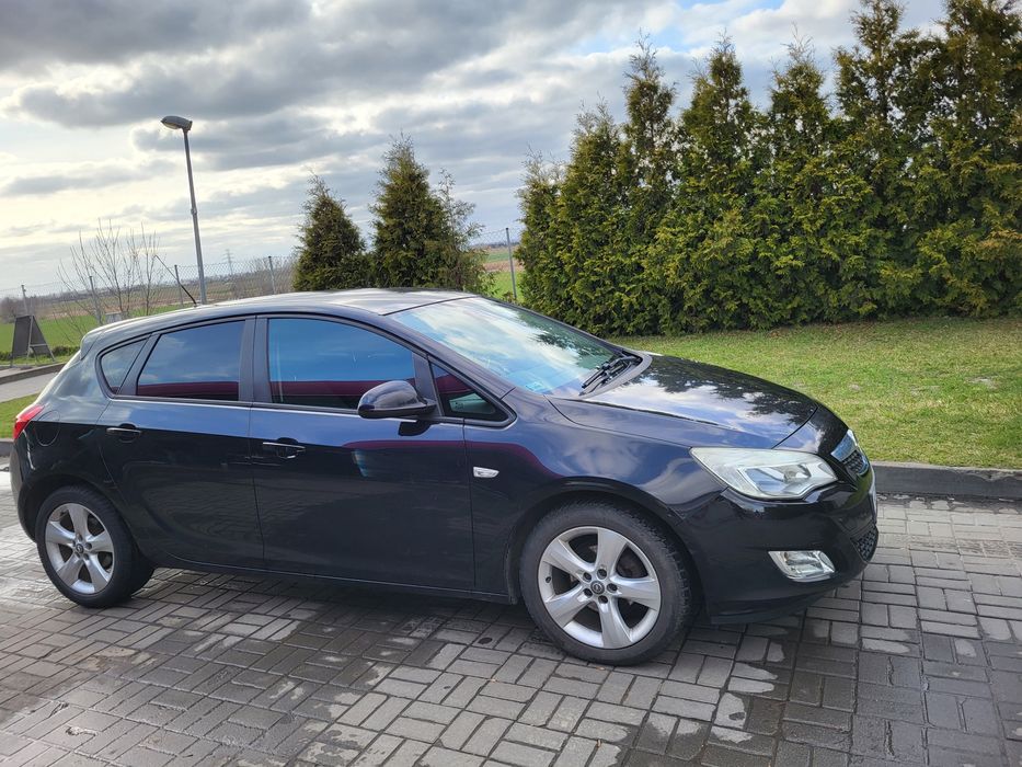 Opel Astra J 2011