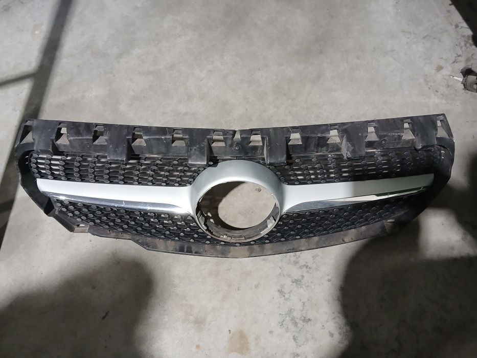 Grelha Mercedes W117