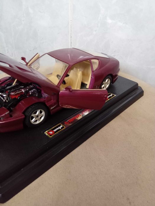 Miniatura Ferrari 456 GT 1992 – Bburago 1:25 (Colecionável)