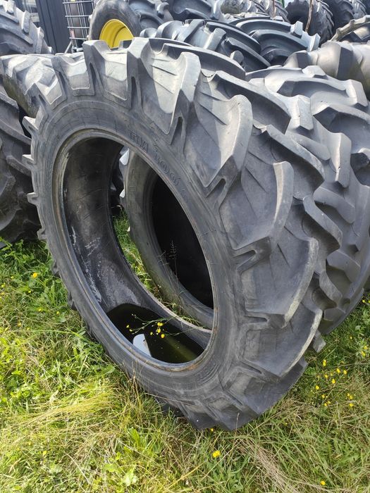 Para opony wzmocnione Pirelli 13.6 R36 jak nowe 340/85 radialne