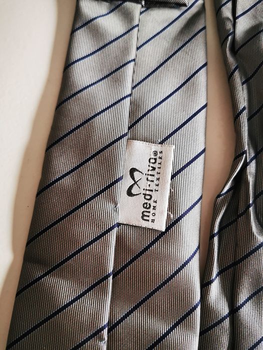 Gravata Medi-Riva Cinzenta Usada