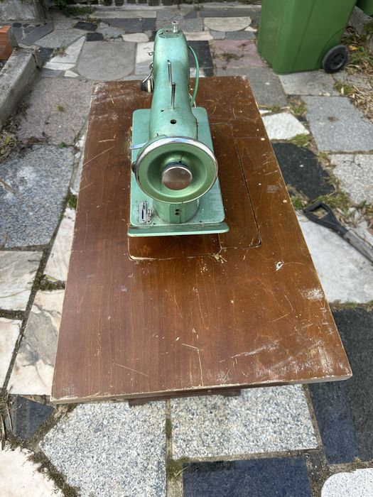 Maquina de costura/ otimo  estado