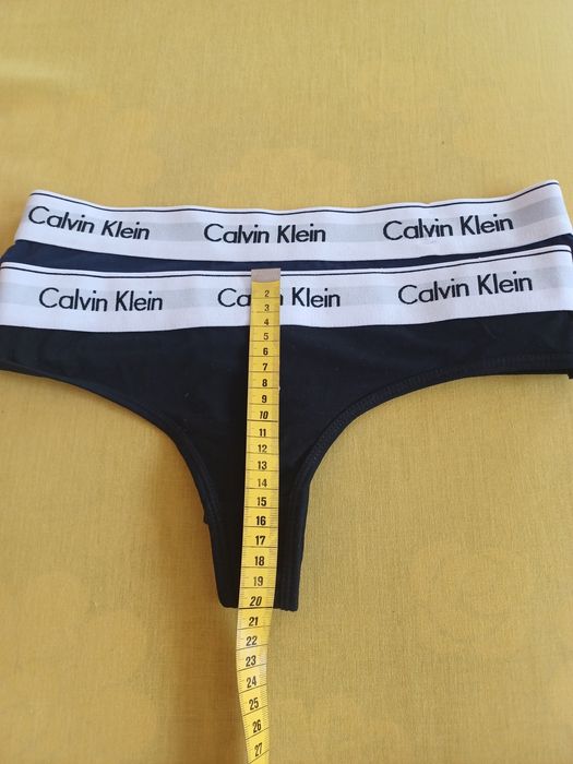 Majtki-figi stringi Calvin Klein L- 2pary