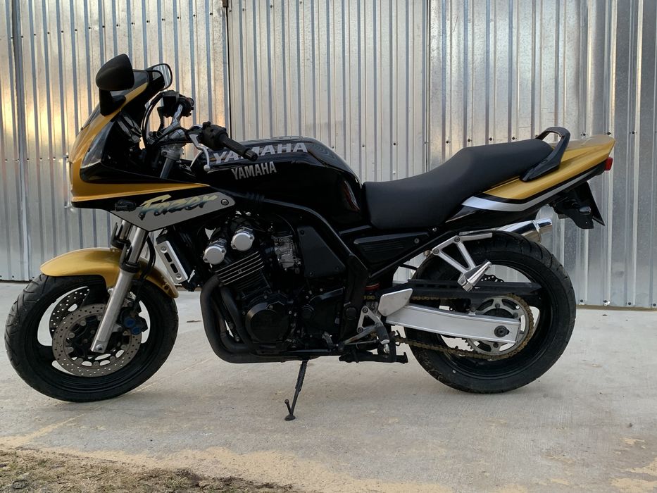 Продам мотоцикл Yamaha Fazer 600