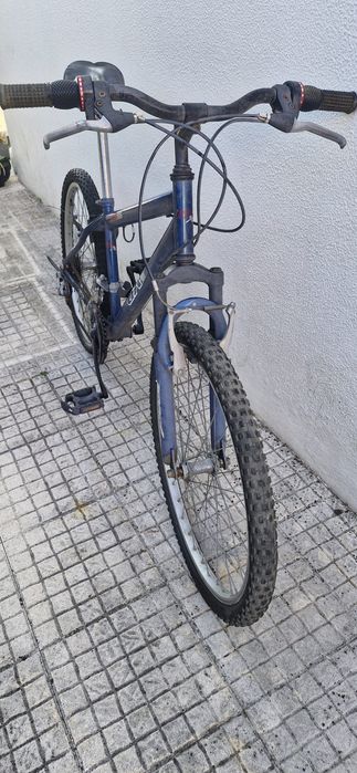 Bicicleta BTT 24” Azul – Suspensão e Mudanças Funcionais