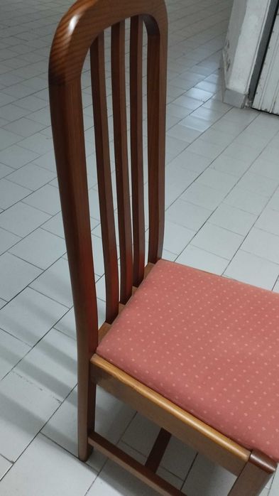 6 cadeiras de sala em pinho mel e foro em tecido
