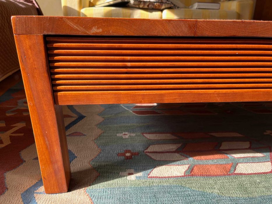 Final de" stock "! Mesa de apoio com acabamento em cerejeira.