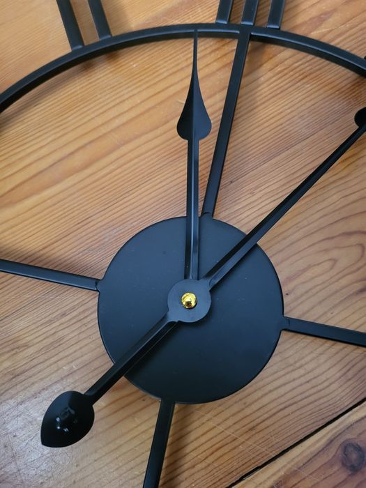 Loftowy zegar ścienny