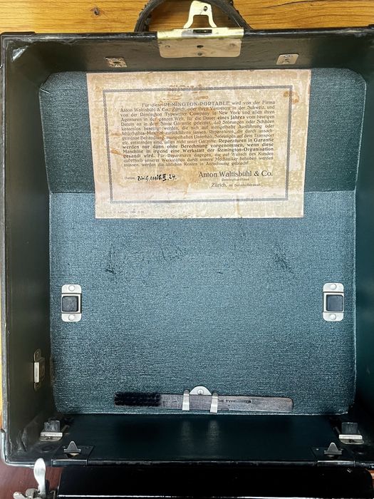 Antiga maquina de escrever Remingon Portable 1923