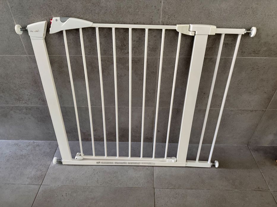 Barreira de segurança criança em metal 76x82 cm branco Munchkin