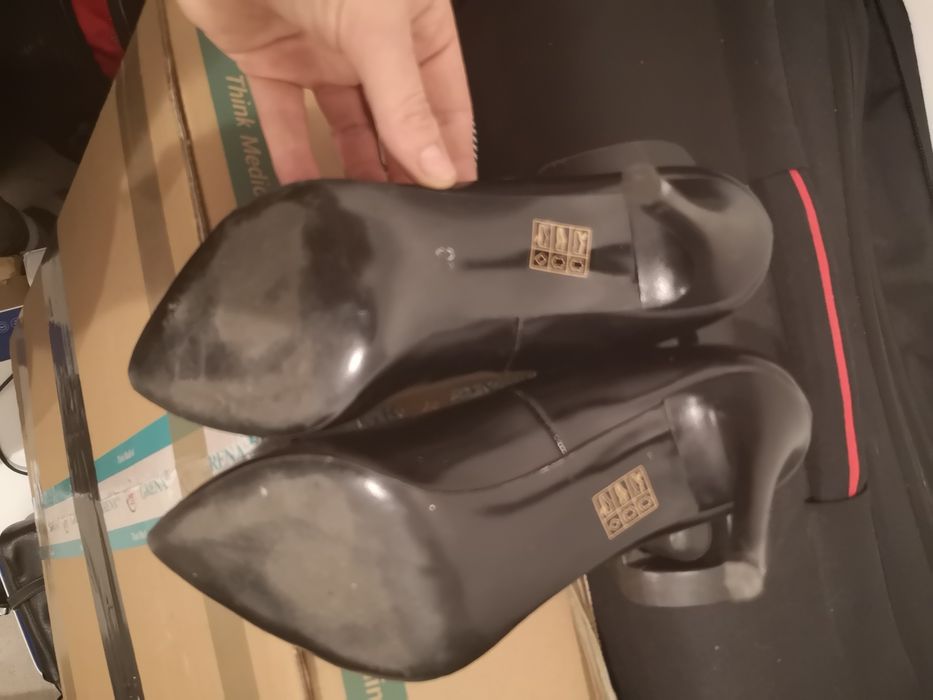 Buty na obcasie czarne