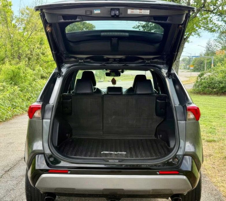 Toyota RAV4 Hybrid XSE      2021