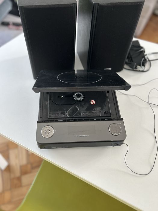Aparelhagem Philips (2008) CD/DVD/USB. Em bom estado (Visor sem Luz).