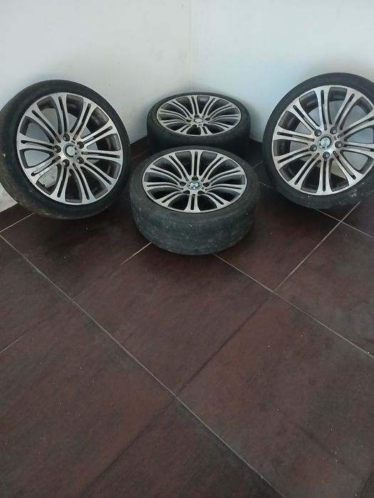 4 jantes 18 BMW com pneus 2 estao razoaveis
