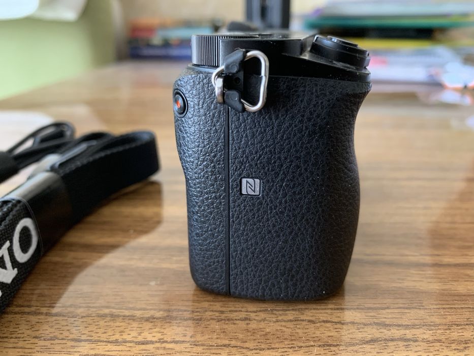 Sony A6000(body, стан близький до нового,пробіг-1555 ),або + kit