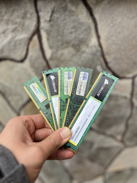 Продам оперативну пам’ять Corsair DDR3 (2 GB на плашку)