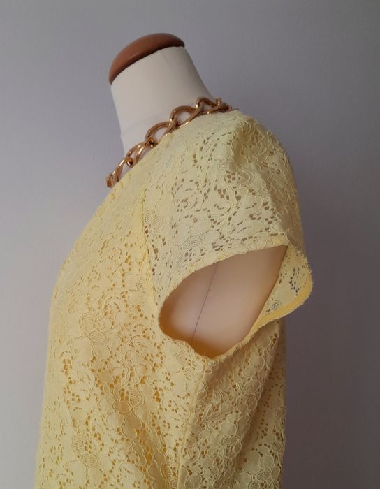 Vestido Zara em renda amarela. Tamanho M