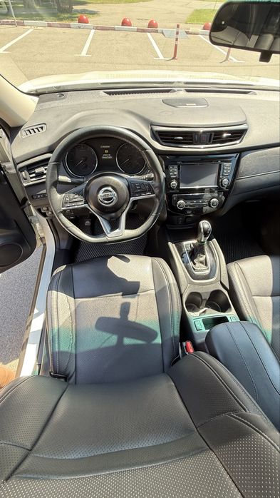 Продам NISAN ROGUE 2017 год