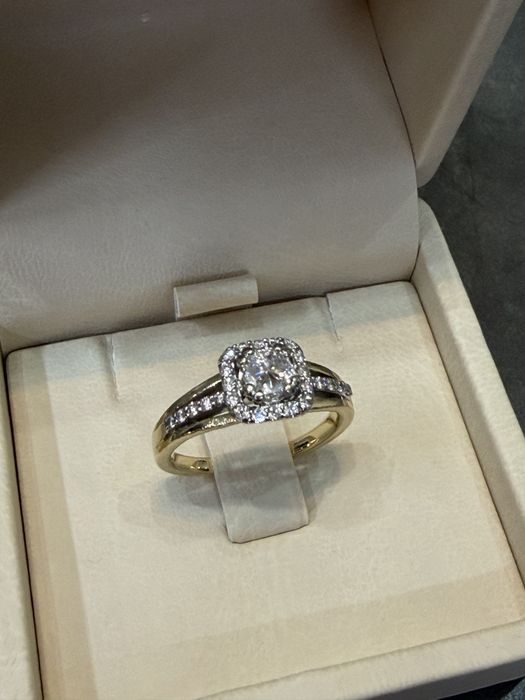 Каблучка з діамантами 0,67 ct